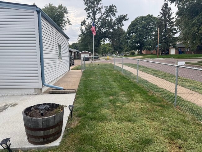 Building Photo - 518 W Sherman St