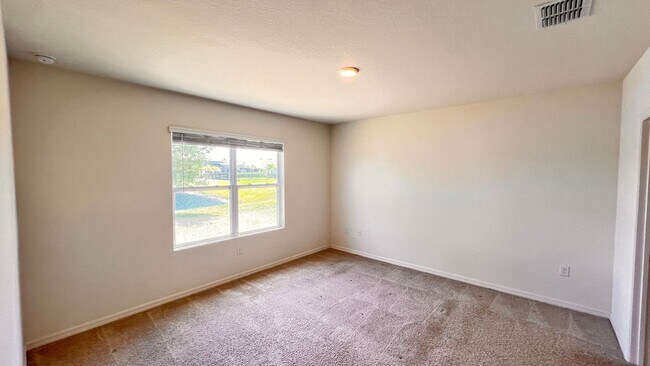 Building Photo - Beautiful 3 Bedroom, 2 Bathroom Home near ...