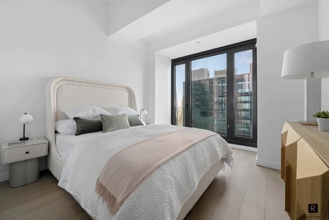 Building Photo - 111 W 56th St