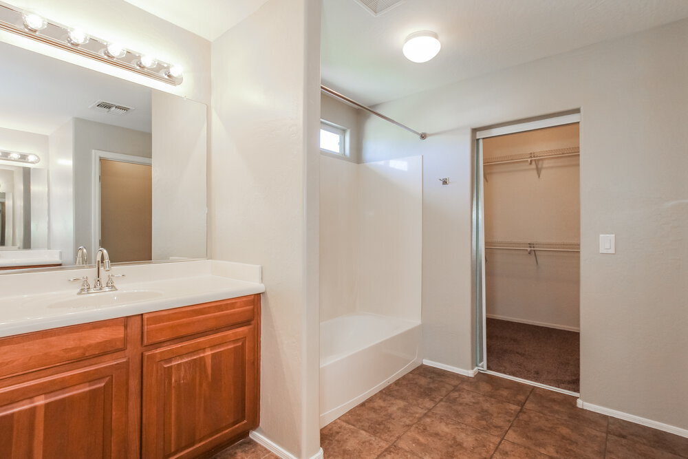 Building Photo - 10053 E Isleta Ave