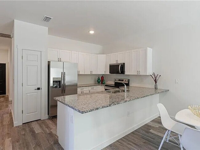 Building Photo - Charming 3BR House in Lehigh Acres