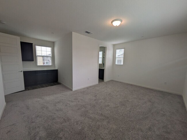 Building Photo - 2468 Lake Club Dr