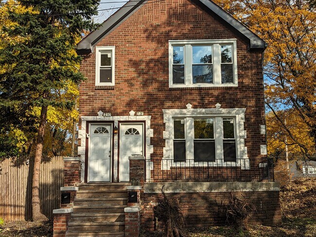 Primary Photo - 230 Ashland St