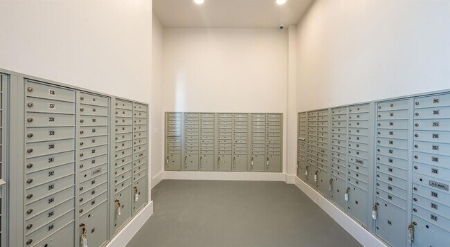 Building Photo - 8925 Livigno Wy