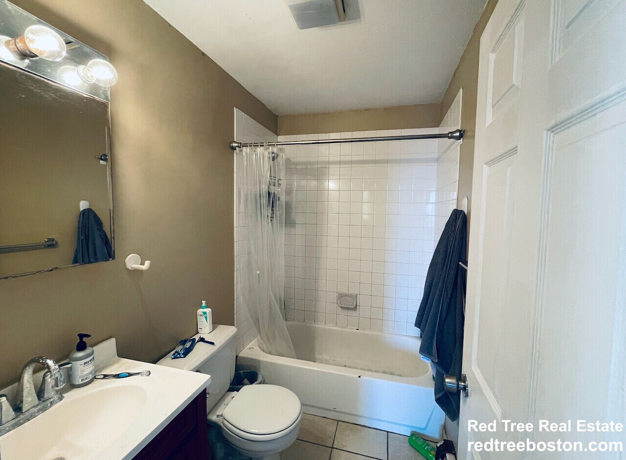 Building Photo - 19 Highgate St