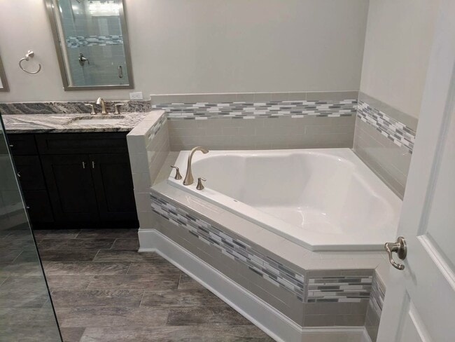 Building Photo - An amazing Townhouse for people who like b...