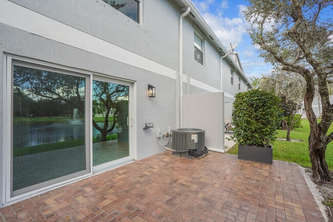 Building Photo - 16207 Sierra Palms Dr