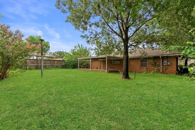 Building Photo - 1027 Stonecrest Dr