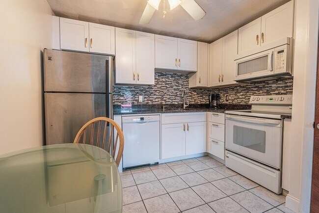 Building Photo - 141 Pierce St