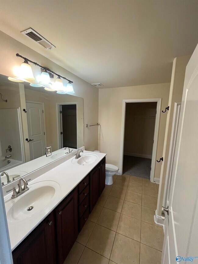 Building Photo - 29886 Park Hill Dr