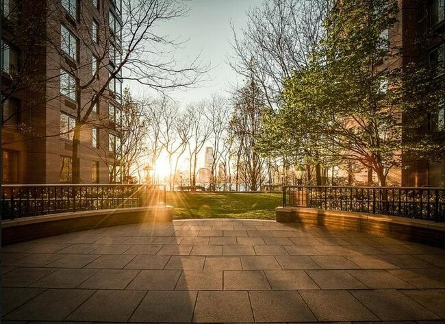 Building Photo - 3 bedroom in New York NY 10004