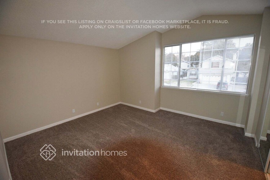 Building Photo - 242 Newport Cir