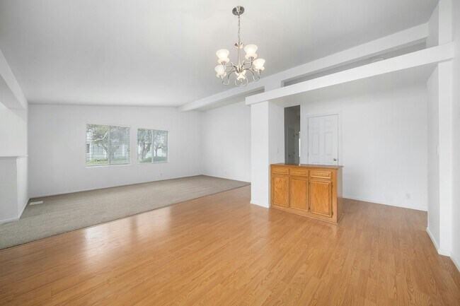 Building Photo - 351 Lark Dr
