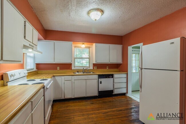 Building Photo - Sixteenth St. 328 N.