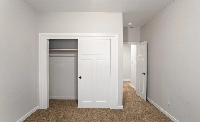 Building Photo - Beautiful and Spacious Single Family Condo...
