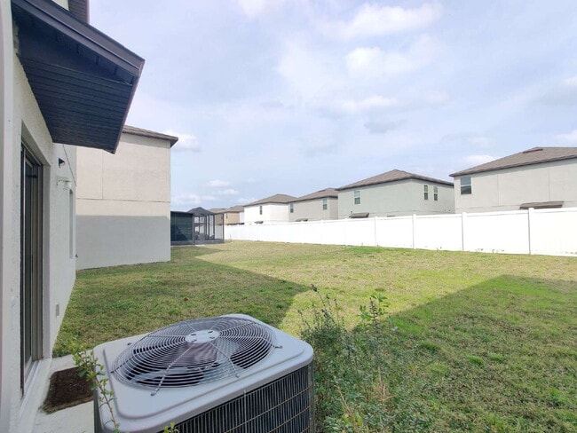 Building Photo - 7127 Samuel Ivy Dr