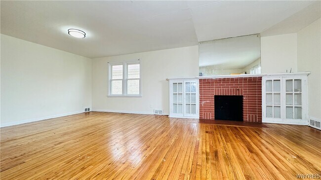 Building Photo - 1553 Whitney Ave