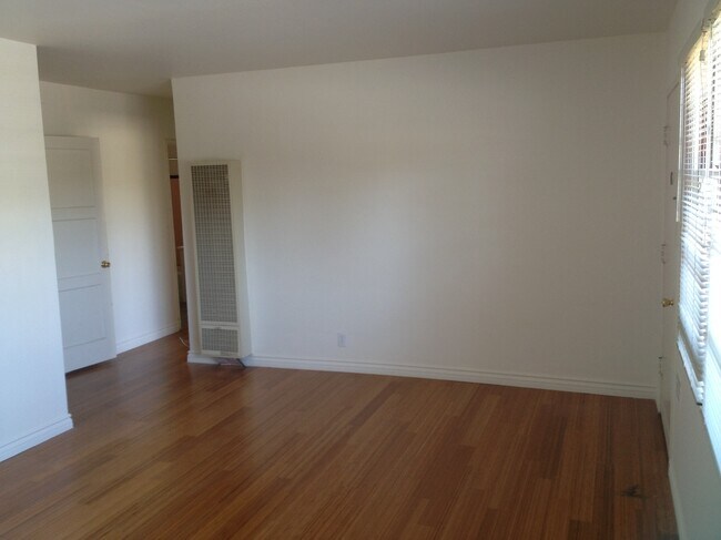 Building Photo - 1301 Arizona Ave
