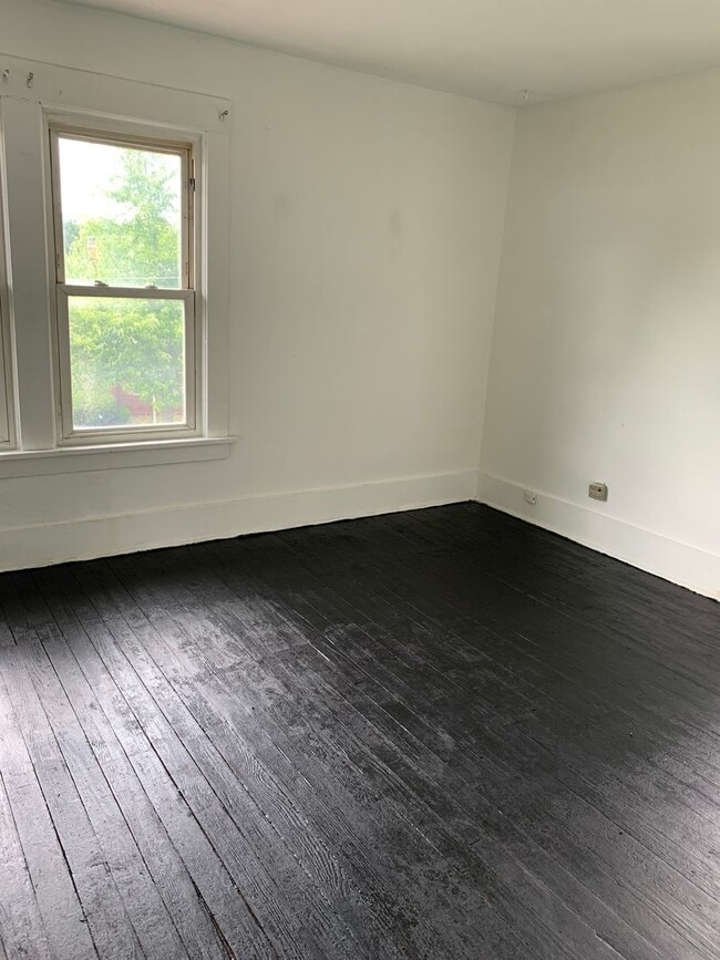 Building Photo - Two Bedroom Duplex