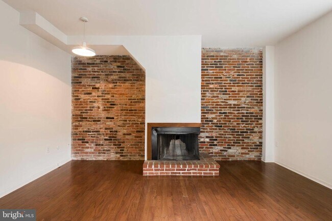 Building Photo - 2031 South St