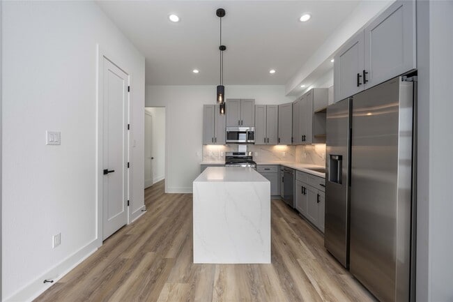 Building Photo - 4533 Larkspur St