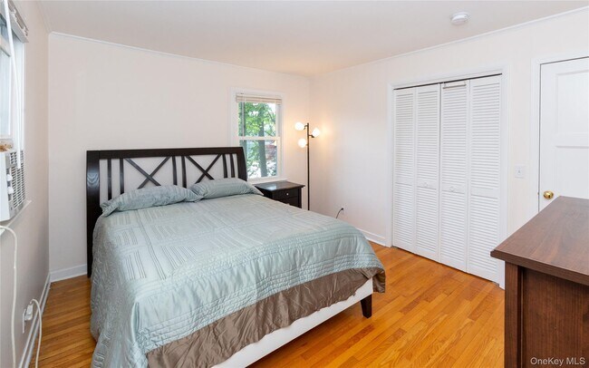 Building Photo - 24 Crescent Dr