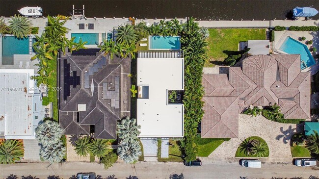 Building Photo - 620 Solar Isle Dr