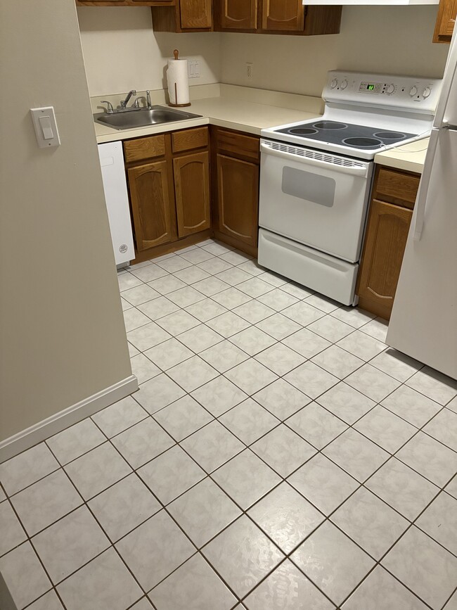 Building Photo - 42 S Cherry St