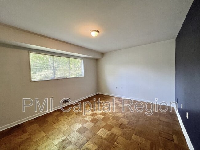 Building Photo - 10620 Weymouth St