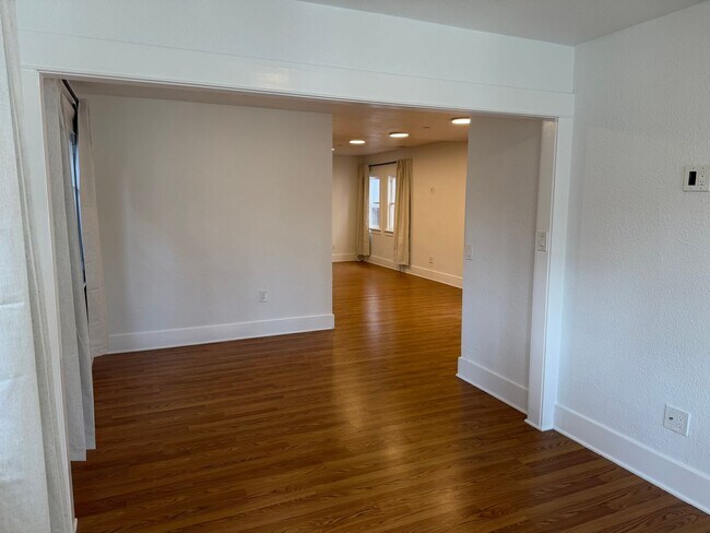 Building Photo - 603 8th St