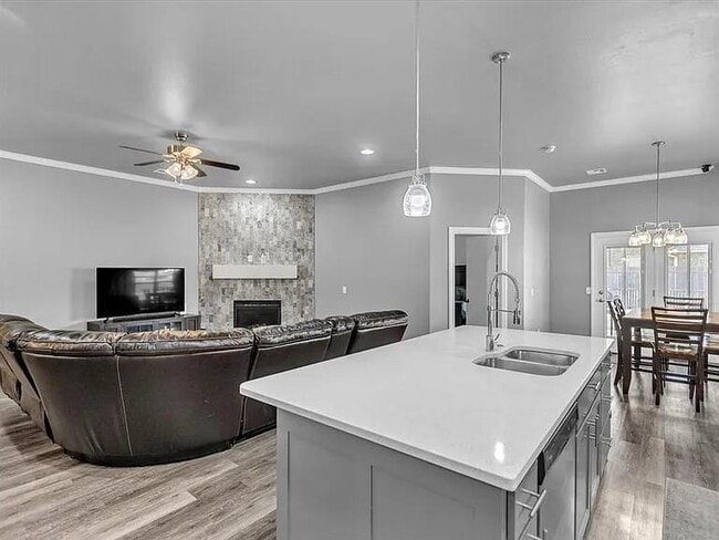 Building Photo - 8913 Stacy Lynn Ln