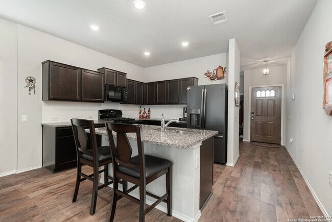 Building Photo - Charming 4 beds 2.5 baths in San Antonio!