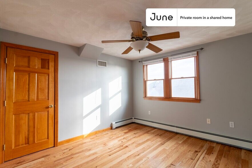 Building Photo - Private bedroom in 5 bed/2 bath Home