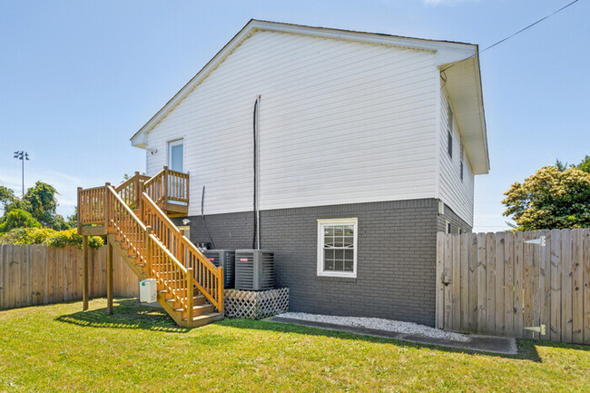 Building Photo - Bayview Bungalow- Lakefront retreat