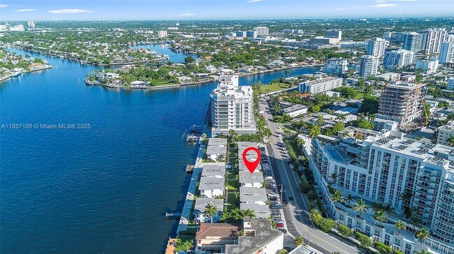 Building Photo - 425 Bayshore Dr