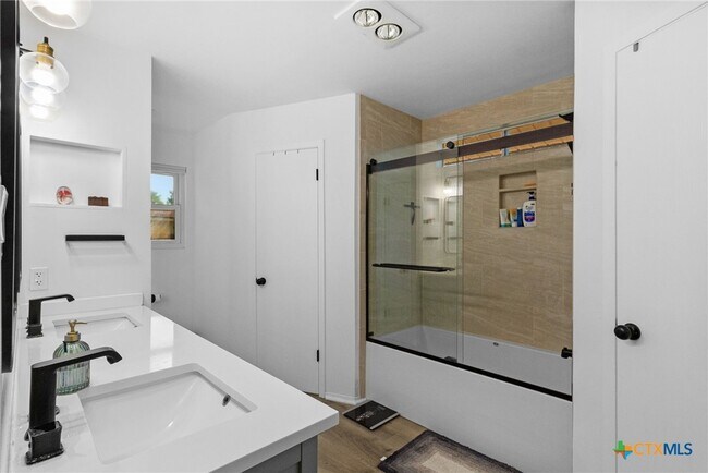 Building Photo - 600 Splitrock