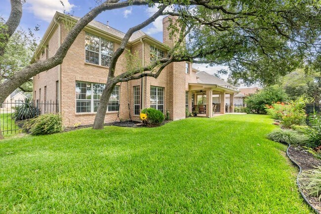 Building Photo - 2147 Hilton Head Dr