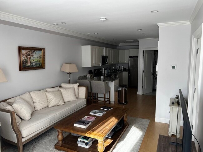 Building Photo - 296 Beacon St