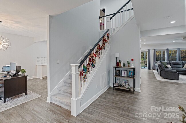 Building Photo - 122 Rutan Ct