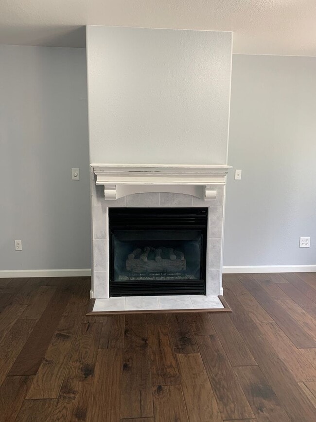 Building Photo - 4 Bedroom, 2 Bath near Pine Grove