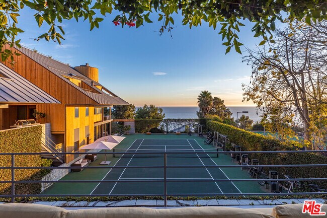 Building Photo - 3900 Villa Costera