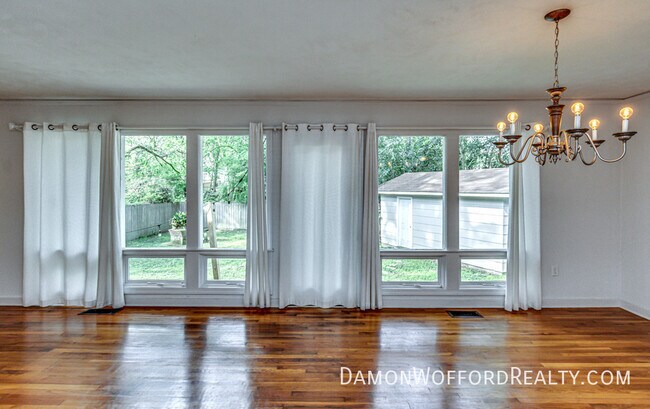 Building Photo - 1827 Parkridge Dr