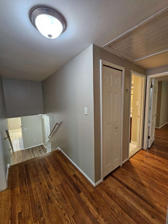 Building Photo - Private 4 Bedroom Home on 0.75 Acres with Great Room Fireplace, Wet Bar & 3-Season Room, 2 Car At...