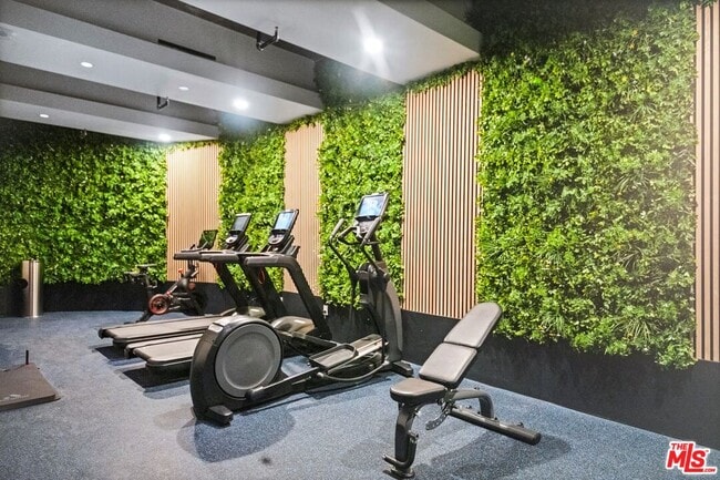 Building Photo - 160 N La Peer Dr