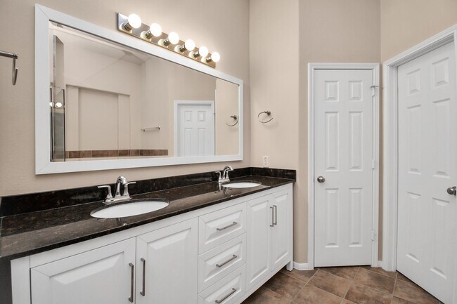 Building Photo - 2202 Waterford Park St