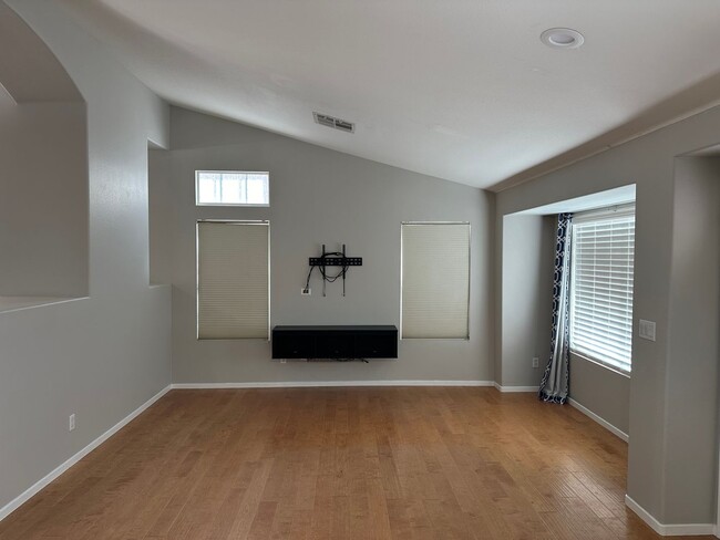 Building Photo - Single Story, Three Car Garage, Three Bedr...