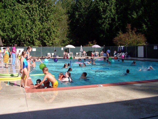 Building Photo - Come live in this quiet corner of Harstine Island!