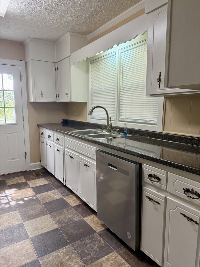 Building Photo - 1606 Tuckaleechee Pike