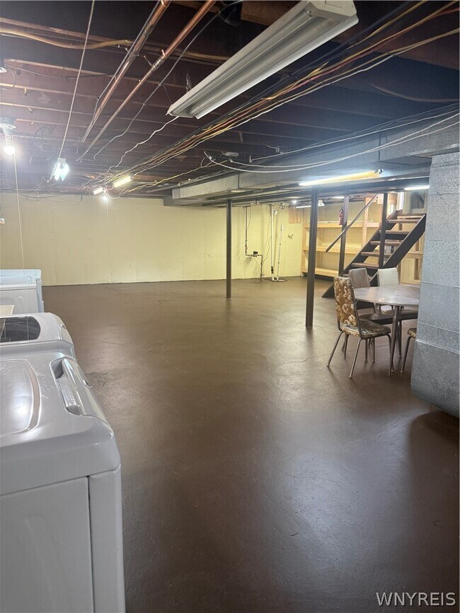 Building Photo - 113 Argyle Ave