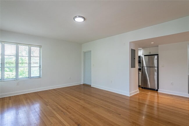 Building Photo - 2425 Flamingo Pl